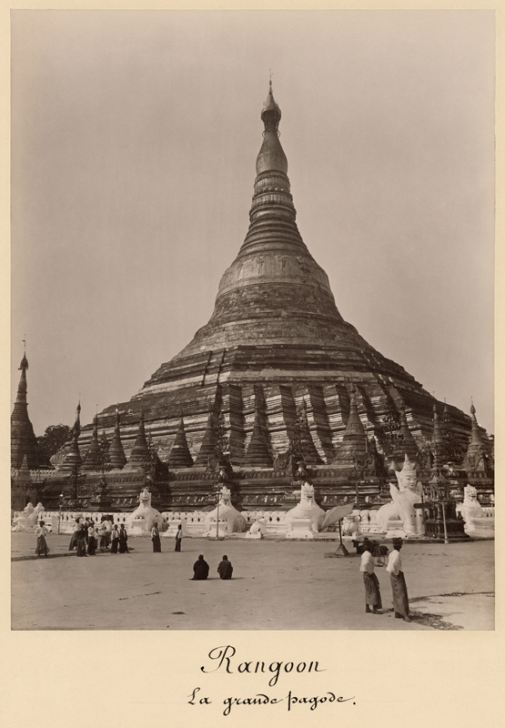 The Shwedagon Pagoda at Rangoon, Burma, c.1860 (albumen print) (b/w photo)  de English Photographer