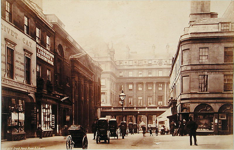 Abbey Square and Pump Rooms, Bath, c.1880 (b/w photo)  de English Photographer