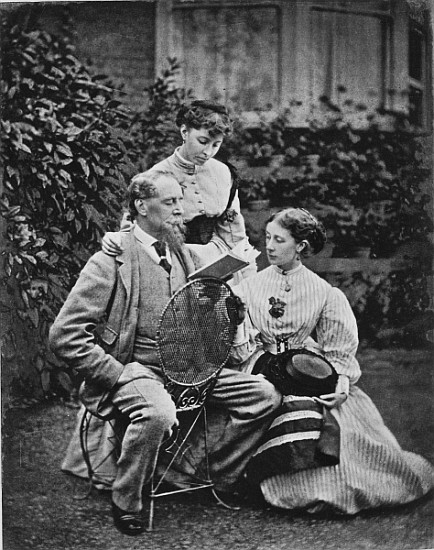 Charles Dickens with two of his daughters, c.1865 de English Photographer
