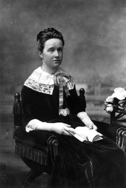 Dame Millicent Fawcett, c.1880 (b/w photo)  de English Photographer