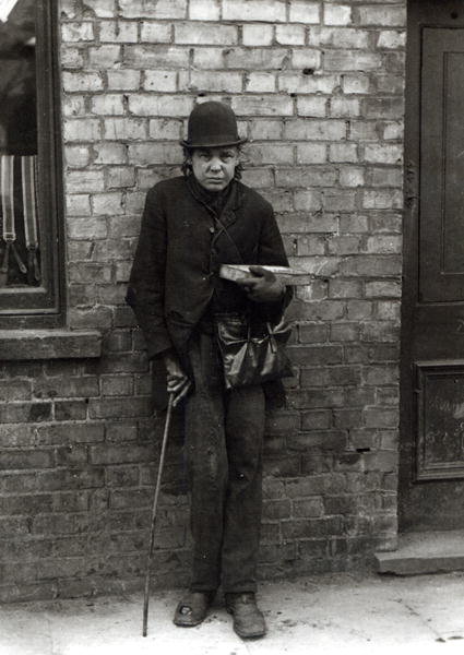 Match-Seller. c.1900 (b/w photo)  de English Photographer