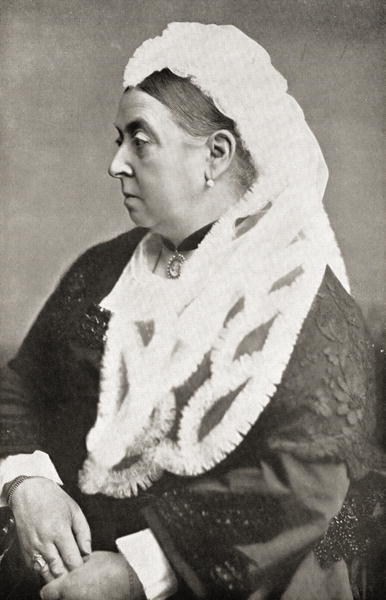Queen Victoria (1819-1901) at the age of sixty-six, c.1885 (b/w photo)  de English Photographer