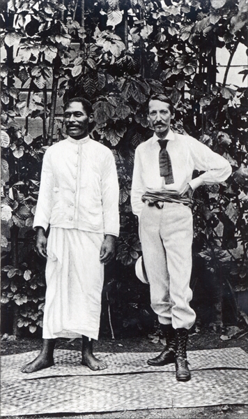 Robert Louis Stevenson and his friend Tuimale Aliifono (b/w photo)  de English Photographer