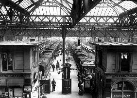 Interior of Charing Cross Station, London, c.1890 (b/w photo) 