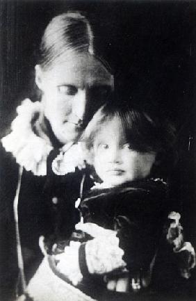 Virginia Woolf, with her mother Julia