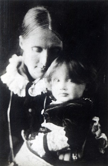 Virginia Woolf, with her mother Julia de English Photographer