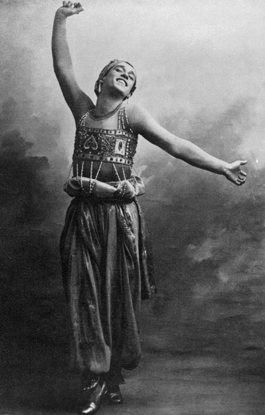 Vaslav Nijinsky in the role of the Black Slave from ''Scheherazade'', 1910 (b/w photo)  de French Photographer