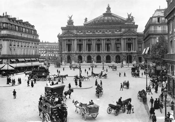 General view of the Paris Opera House, late 19th century (b/w photo)  de French Photographer