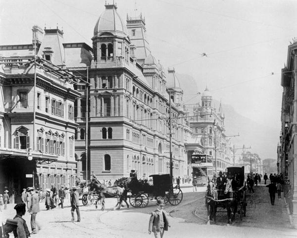 Cape Town: New Adderley Street, c.1914 ( b/w photo)  de French Photographer