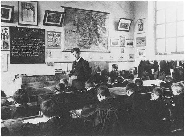 Class in a primary school, Orme, 2nd March 1909 (b/w photo)  de French Photographer