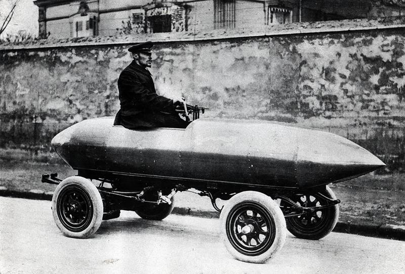 Electrical racing car Jenatzy ''La Jamais Contente'', c.1900 (b/w photo)  de French Photographer
