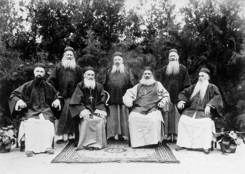 Jesuits from a mission in China, c.1900 (b/w photo)  de French Photographer