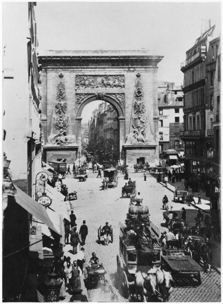 Porte Saint-Denis, Paris, c.1880 (b/w photo)  de French Photographer
