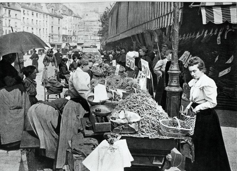 The Street merchant in the rue Mouffetard, Paris, 1896 (b/w photo)  de French Photographer