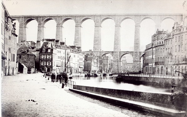 The Viaduct at Morlaix, c.1880 (b/w photo)  de French Photographer