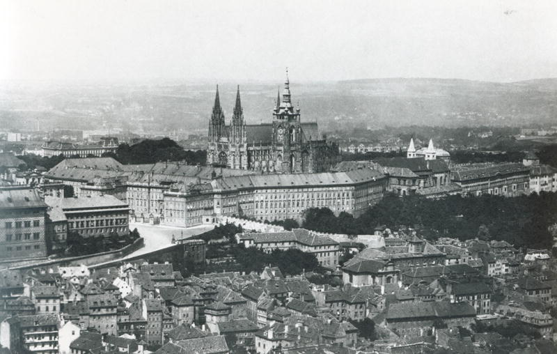 View of Prague, late 19th century (b/w photo)  de French Photographer