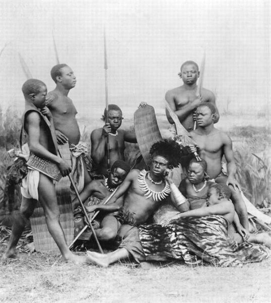 Warriors, Belgian Congo, 1894 (b/w photo)  de French Photographer