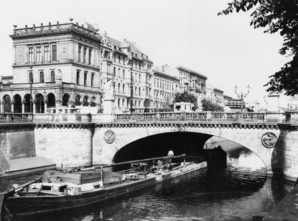 The Belle-Alliance Bridge, Berlin, c.1910 (b/w photo)  de Jousset