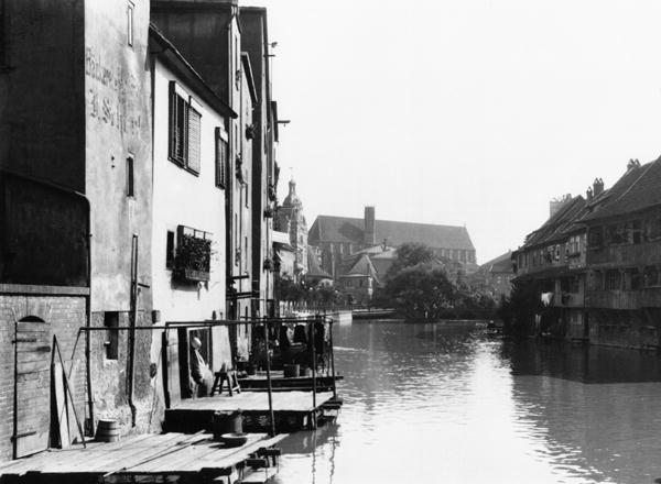 The River Gera at Erfurt, Thiringia, c.1910 (b/w photo)  de Jousset