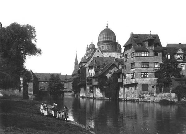 The synagogue at Nuremberg, c.1910 (b/w photo)  de Jousset