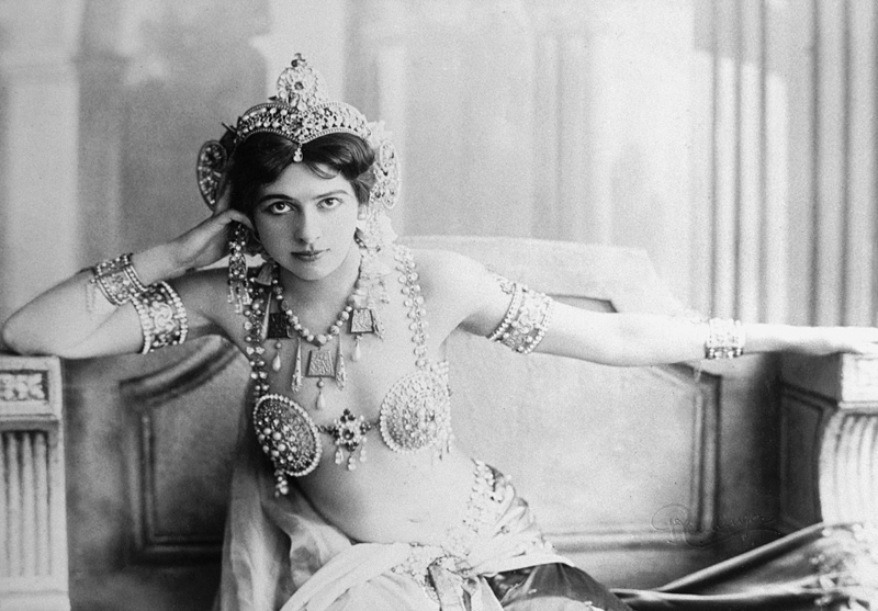 Mata Hari (1876-1917) 1905 (b/w photo)  de Reutlinger Studio (1850-1937)