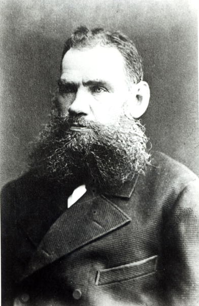 Portrait of Lev Nikolaevich Tolstoy (b/w photo)  de Russian Photographer