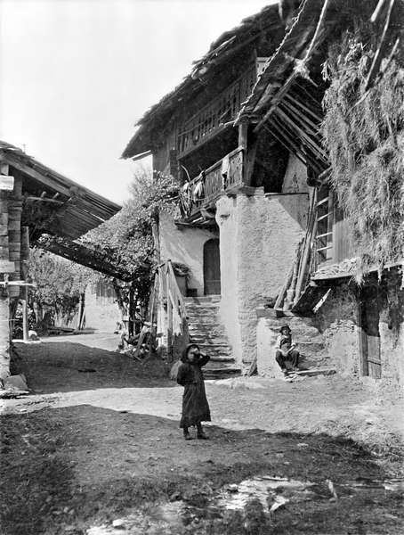 Village of Valais, early 20th century (b/w photo)  de Swiss photographer (20th century)