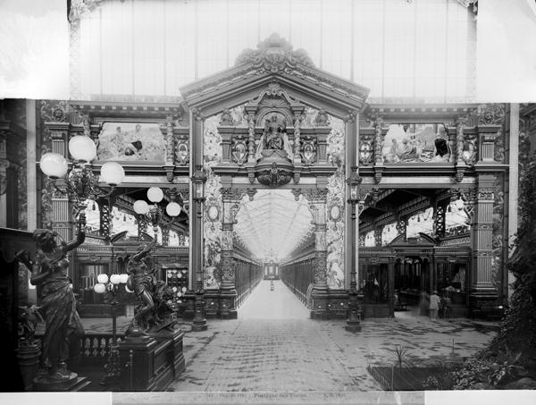 Portico of fabric at the Universal Exhibition of 1889 in Paris (b/w photo)  de Adolphe Giraudon