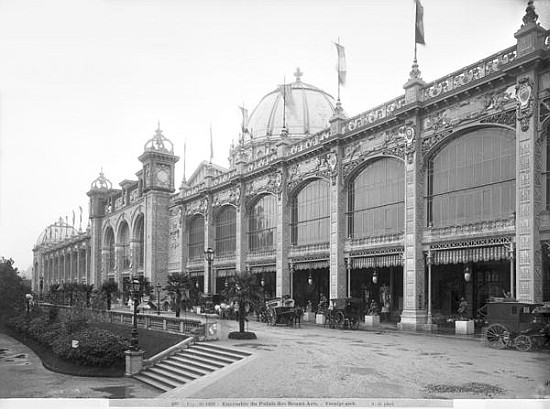 View of the Palais des Beaux-arts, Universal Exhibition, Paris de Adolphe Giraudon