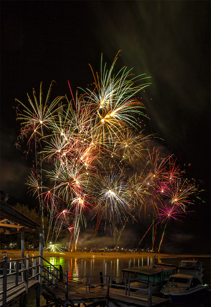 Fireworks over Derawan Islands skies de Ahmad Gafuri