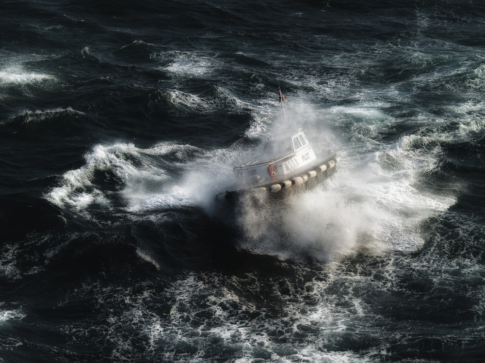 The boat in the tempest de Alain Mazalrey