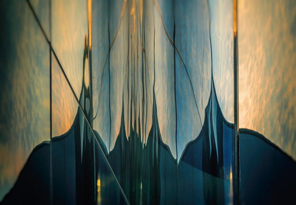 Curved glass reflection de Aleš Klabus