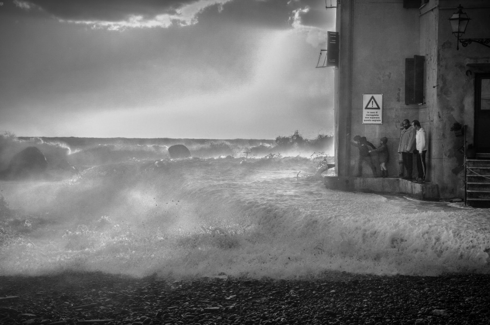 Beware of the Sea Storm! de Alessandro Traverso