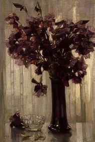 Vase with violet flowers de Alexander Koester