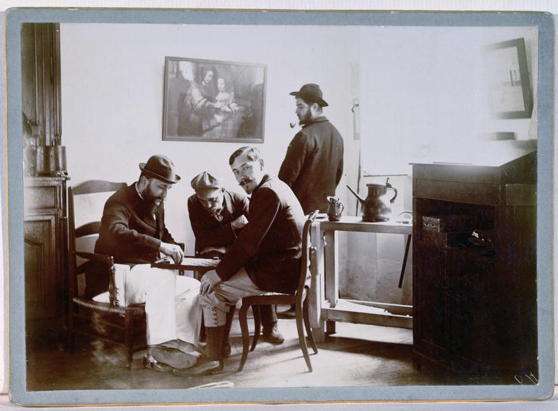 Playing Draughts at Le Relais, late 19th century (b/w photo)  de Alfred Natanson