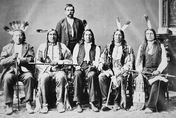 Delegation of Sioux chiefs, led by Red Cloud (1822-1909) in Washington D.C. to see President Ulysses de American Photographer, (19th century)