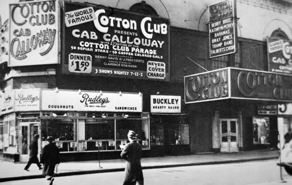 The Cotton Club in Harlem, New York City, c.1930 (b/w photo) de American Photographer, (20th century)