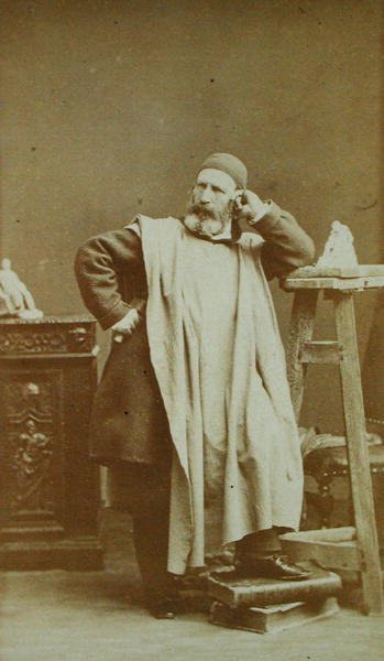 Jean-Baptiste Carpeaux (1827-75) (b/w photo)  de Andre Adolphe Eugene Disderi