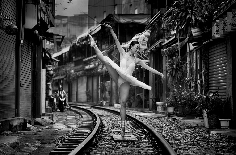 Ballet on Railroads de Angela Muliani Hartojo