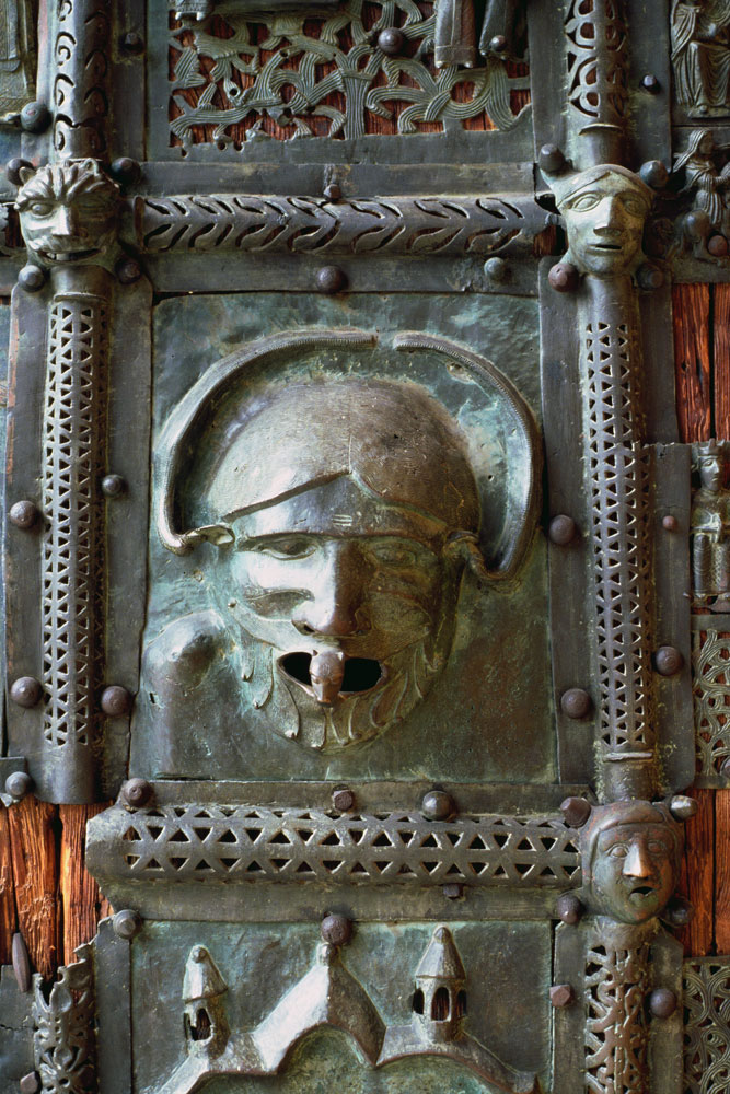 Gargoyle panel from the left door of the portal de Anonym Romanisch