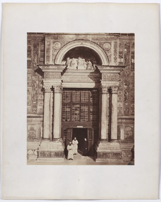 The Charterhouse of Pavia: view of the main portal of the church de Anonym