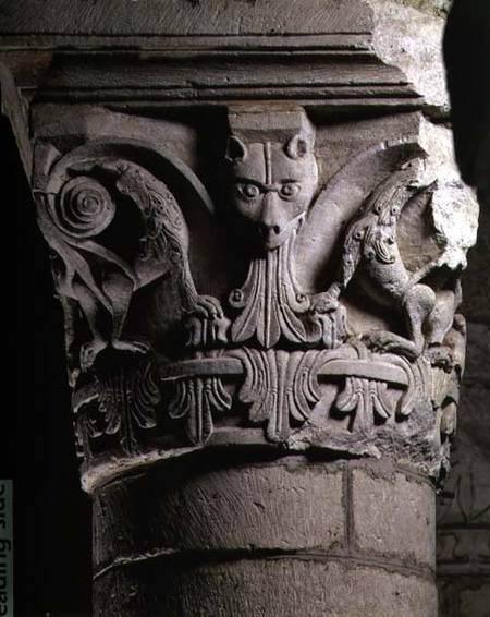 Carved column capital from the rotunda church de Anonymous