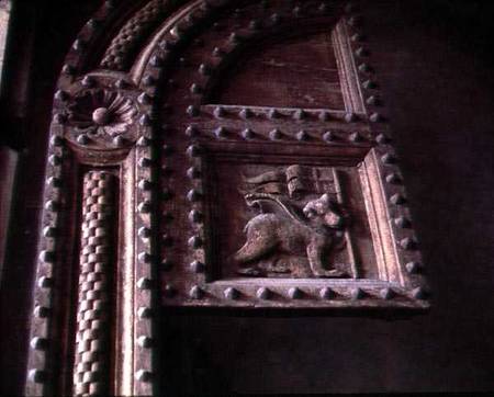 Carved door panel from the Duomoshowing a bear cub carrying a flag de Anonymous