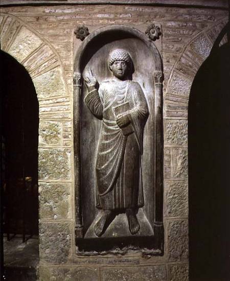 Relief of a man dressed in a toga holding a bookfrom the ambulatory de Anonymous