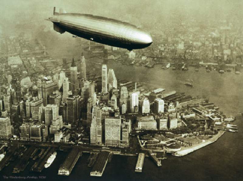 The Hindenburg Airship, 1936 de Anonymous