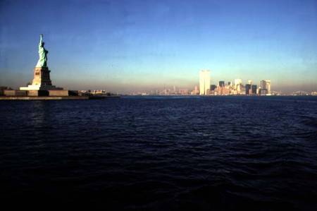 View of the Statue of Liberty and the Southern End of Manhattan Island (photo) de Anonymous