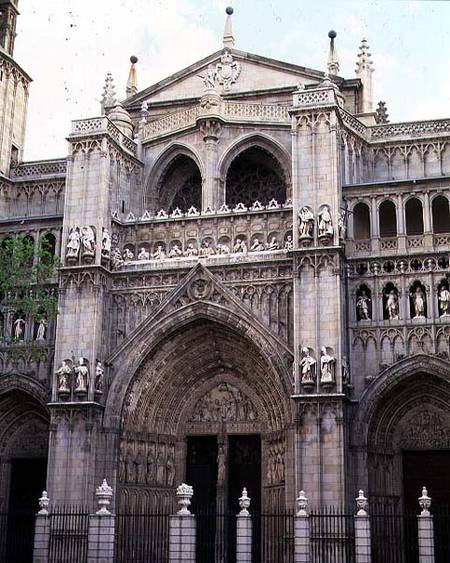 View of the West facade, detail of the three portals (LtoR) the Tower or Inferno Portal, the Portal de Anonymous