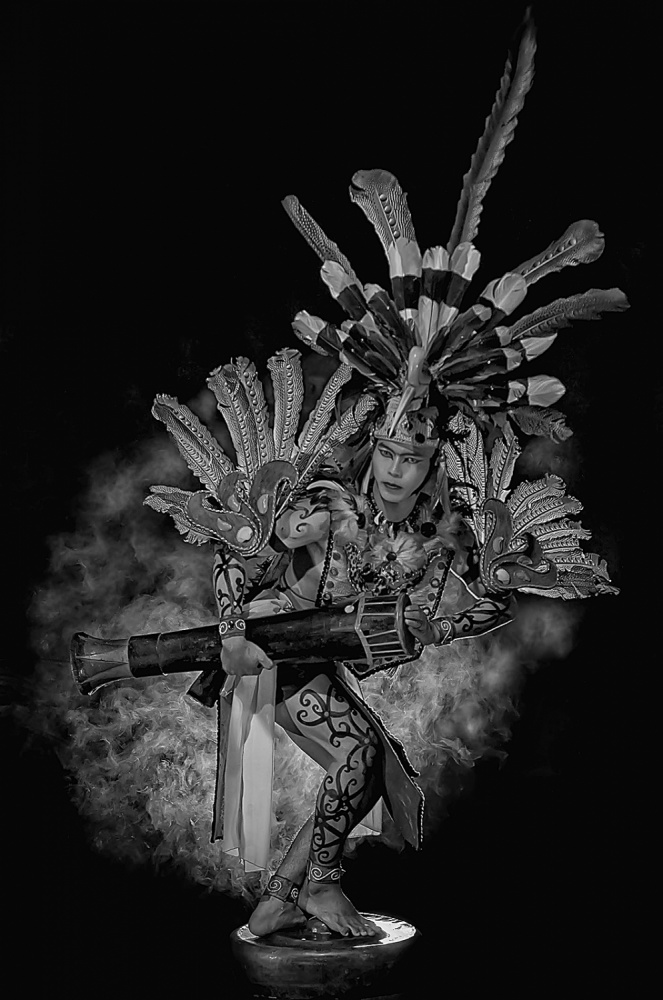 Dayak Cultural Dancers de Antonius Tendi