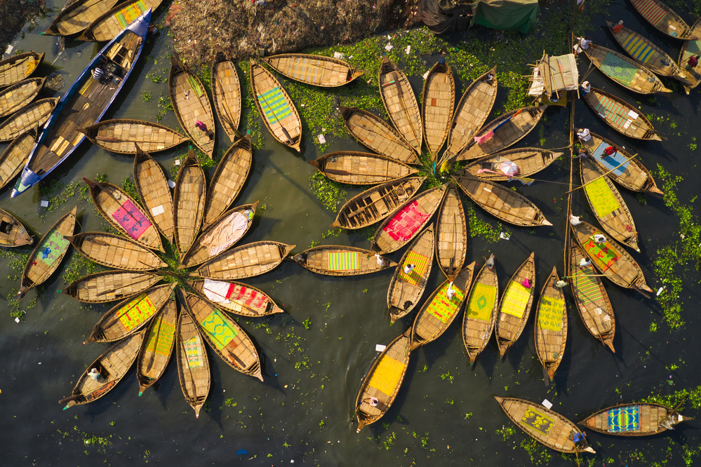 Traditional wooden boats and life de Azim Khan Ronnie