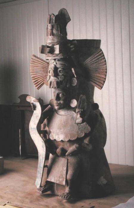 Votive Vessel with an image of Tlaloc de Aztec